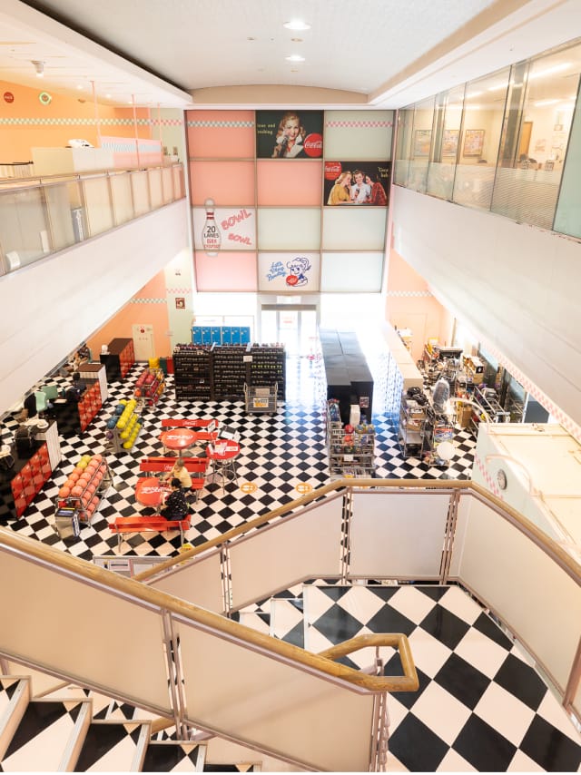 飯能駅構内のボーリング場