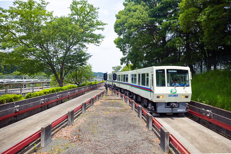 西武球場前駅レオライナー