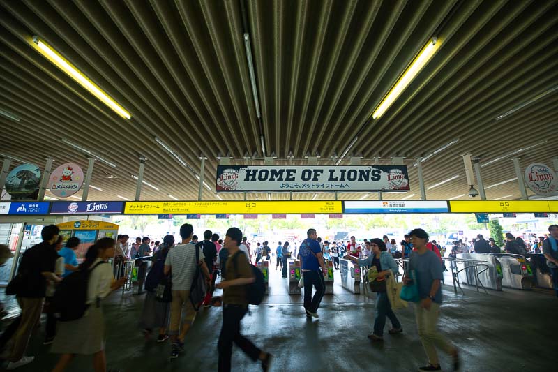 西武球場前駅ベルーナドーム