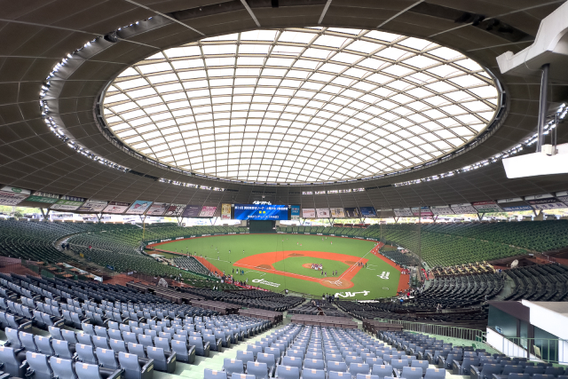 西武球場前駅ベルーナドーム