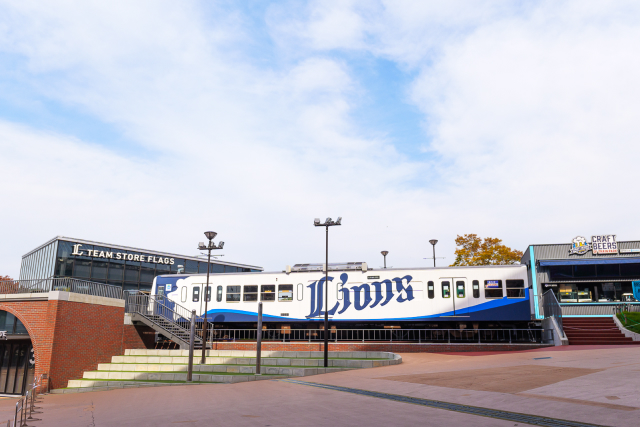 西武球場前駅ベルーナドーム