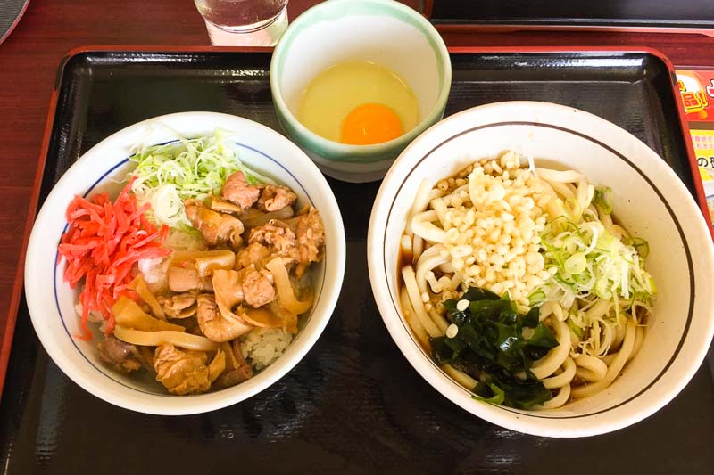 所沢駅山田うどんパンチ
