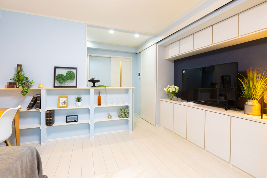 高級感のあふれる壁面収納とテレビ台