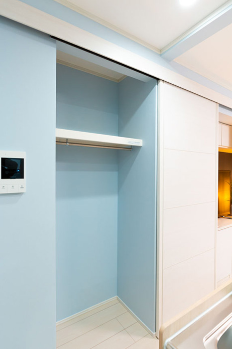 スライドウォールを採用したクローゼット