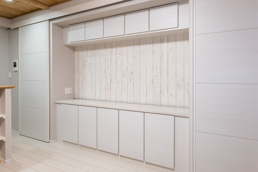 優しい木目調の102号室