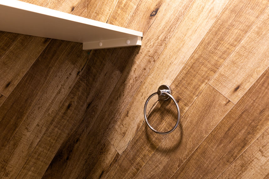 タオルリングと収納スペース