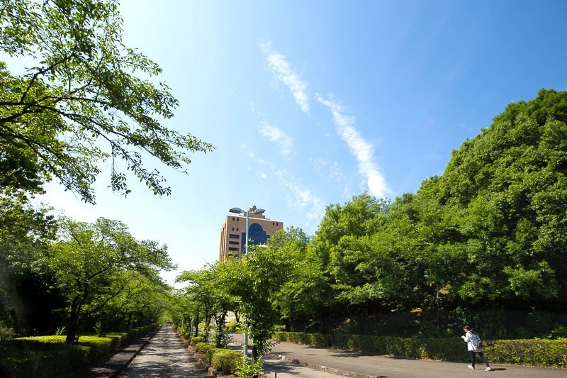 駿河台大学正面入口